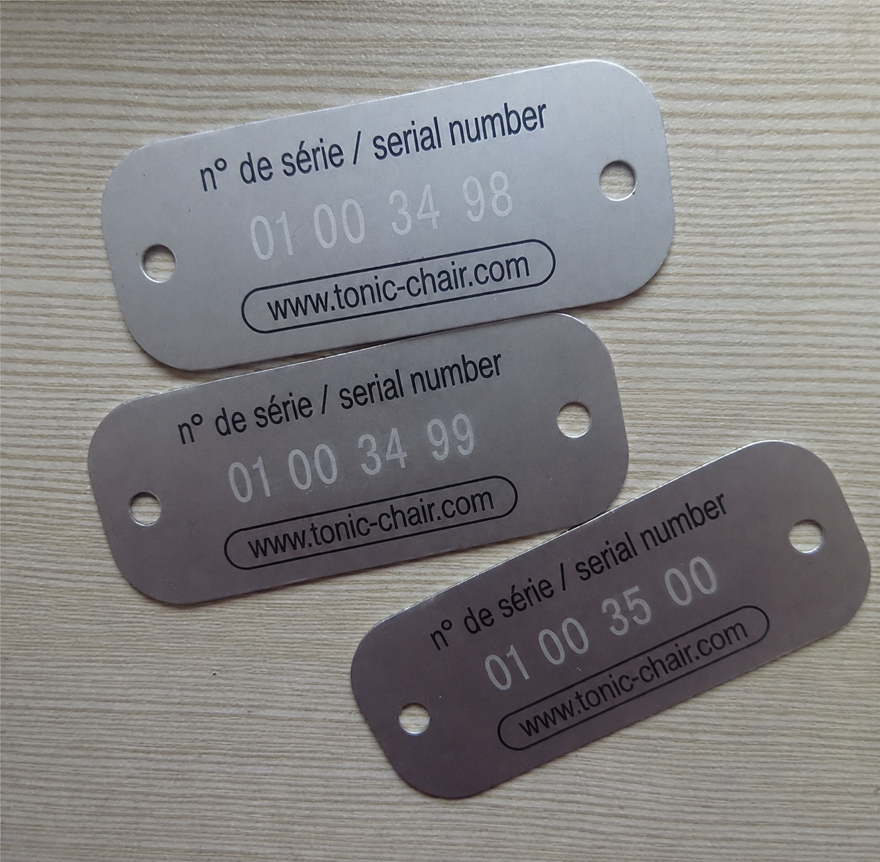 Placas ovaladas de número de serie en acero