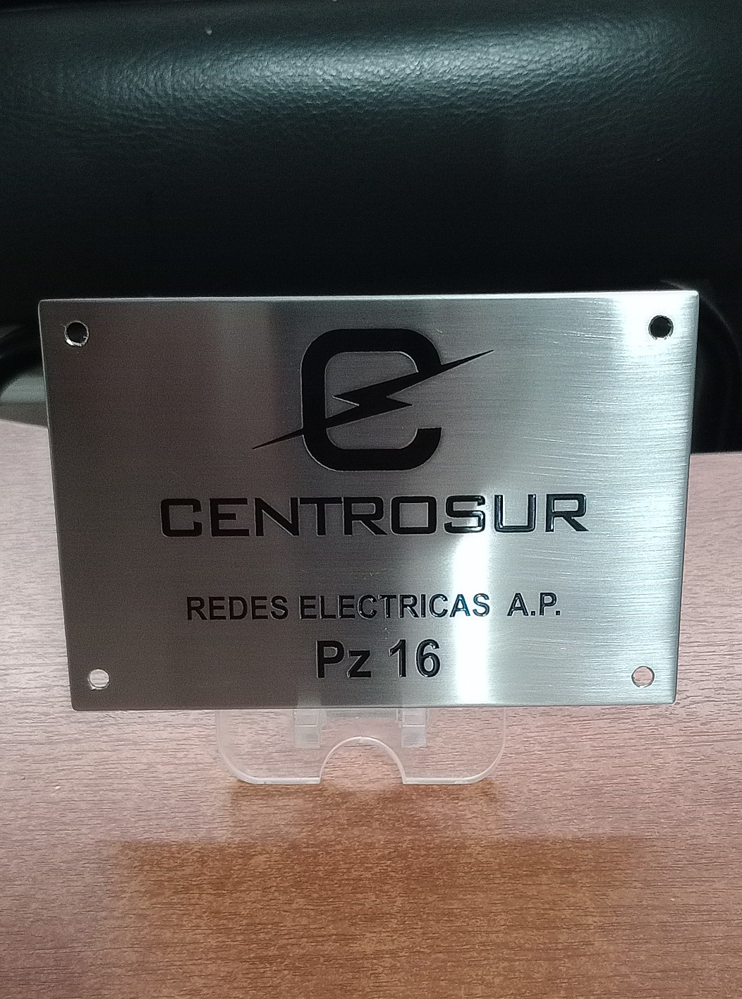 Placa técnica Centrosur Redes Eléctricas A.P. Pz 16 grabada en acero inoxidable
