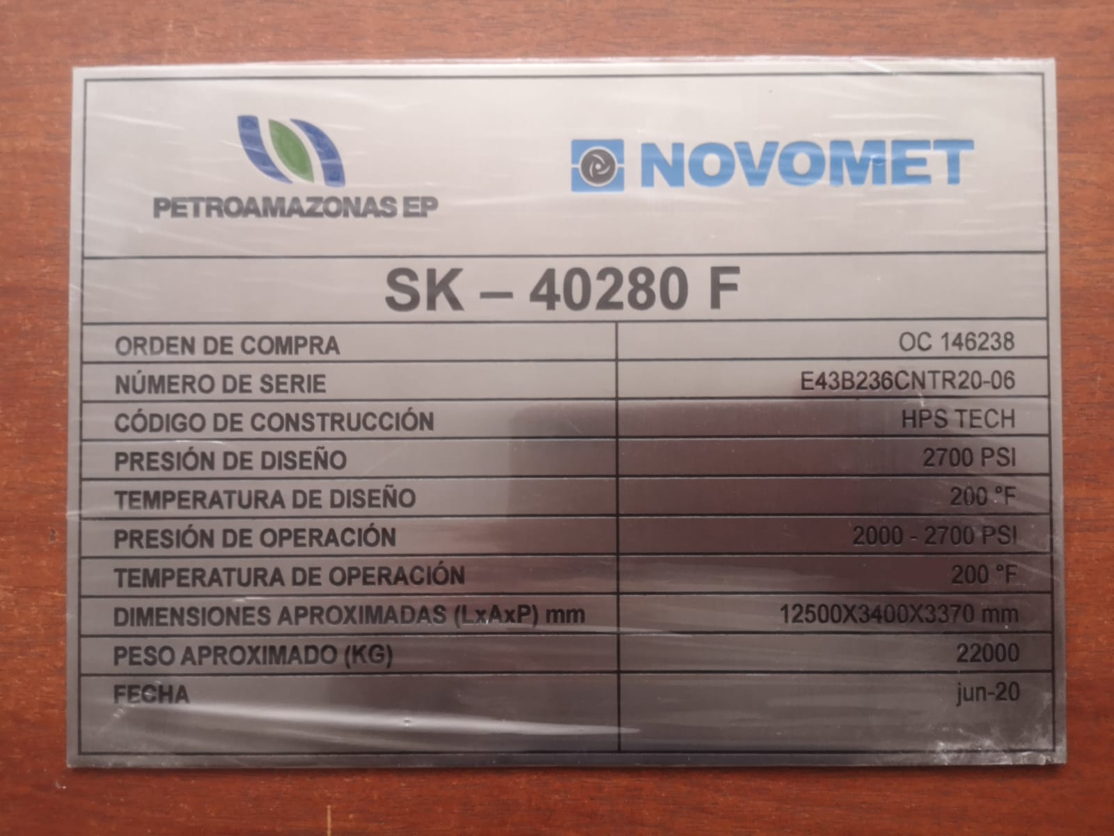 Placa industrial grabada en acero inoxidable para Petroamazonas EP y Novomet