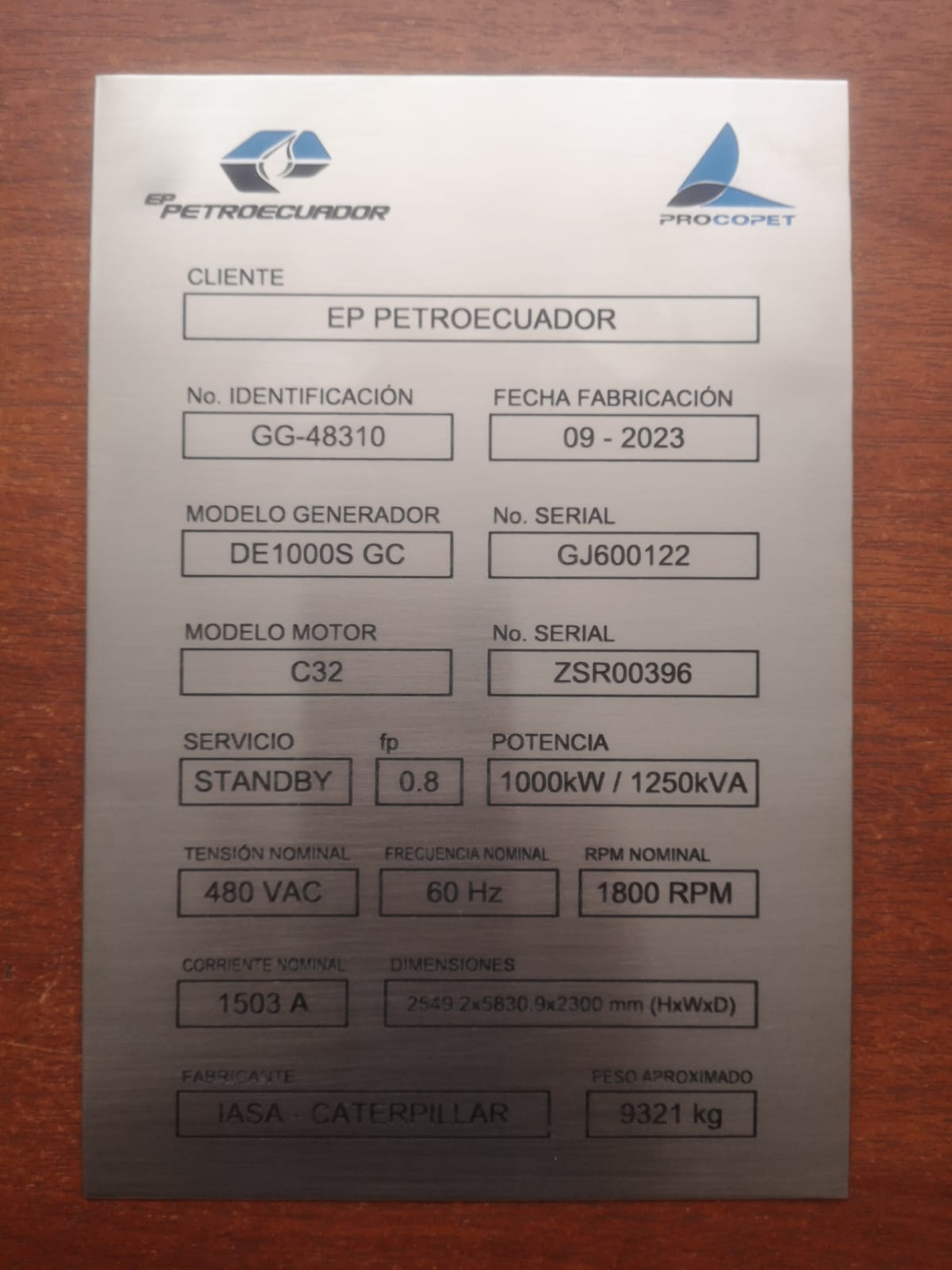 Placa técnica grabada en acero inoxidable para generador de EP Petroecuador